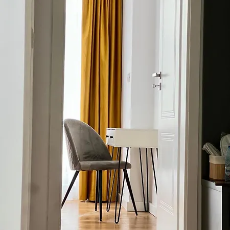 Lumea Noir - Designer In *