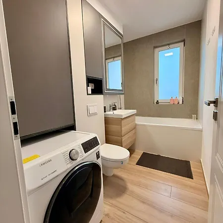Lumea Noir - Designer In Apartman