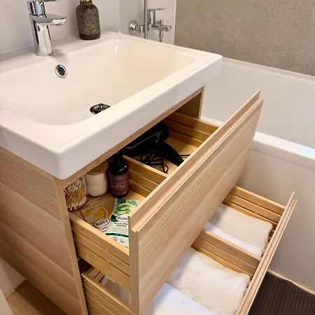 Lumea Noir - Designer In Apartman
