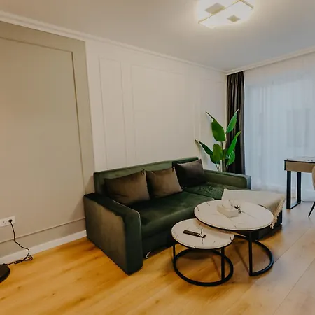 Lumea Noir - Designer In Apartman