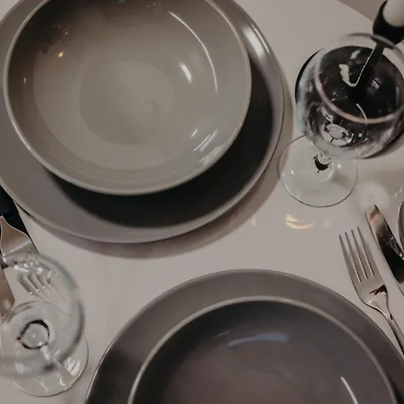 Lumea Noir - Designer In Apartman