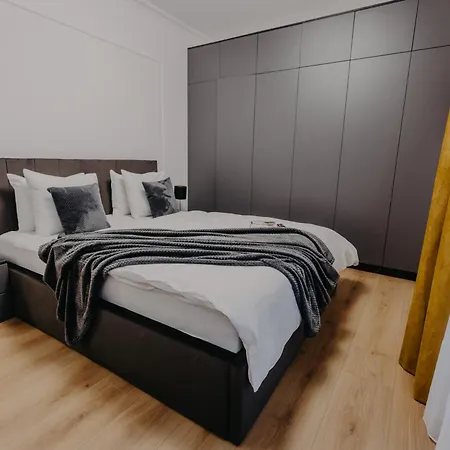 Lumea Noir - Designer In Apartman