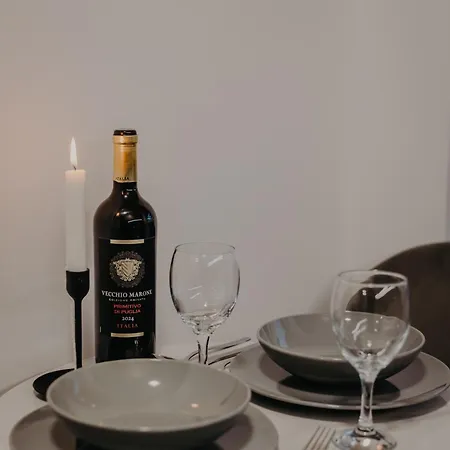 Lumea Noir - Designer In Apartman *
