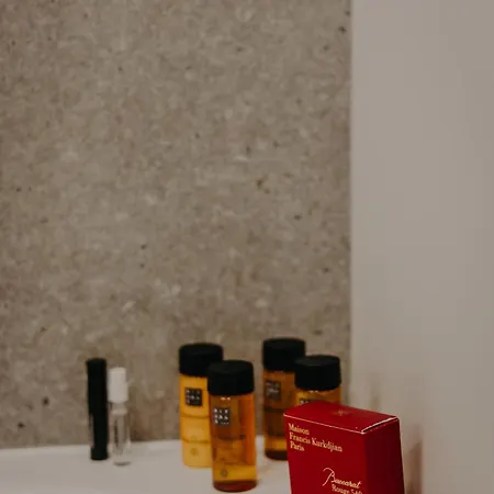 Lumea Noir - Designer In Apartman *