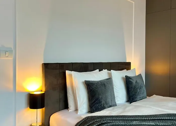 Lumea Noir - Designer In *