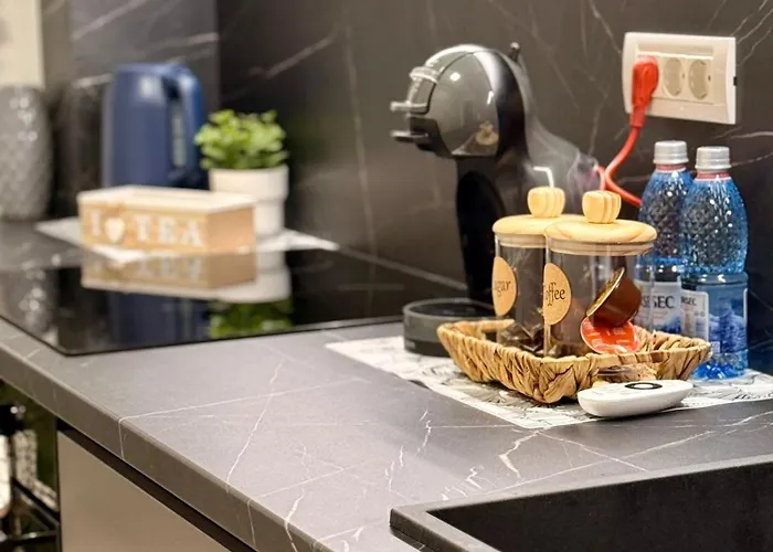 Lumea Noir - Designer In