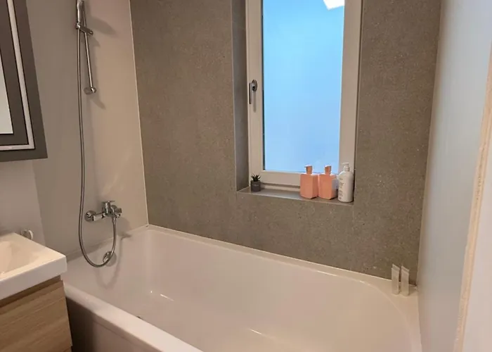 Lumea Noir - Designer In